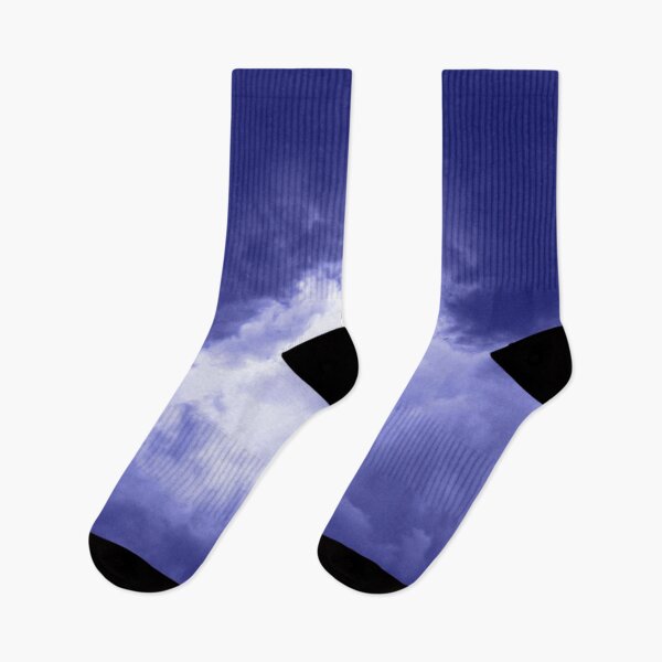 Aperçu de l'œuvre Nuages orageux sombres turbulents bleus menaçant et tourmentant en colère créée et vendue par James-Cole.
