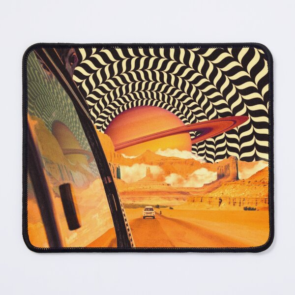 Vista previa del artículo con la obra «Illusionary Road Trip 2 - OpArt Space Adventure Sci-fi Collage Art», diseñado y vendido por Taudalpoi.