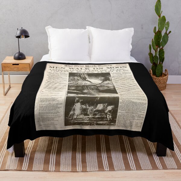 Artikelvorschau, Apollo 11 50th Anniversary Moon Landing 1969 Zeitung entworfen und verkauft von MagicBoutique.