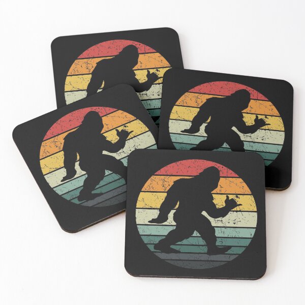 Aperçu de l'œuvre Bigfoot Hang Loose Sasquatch Yeti Retro Sunset créée et vendue par hobrath.