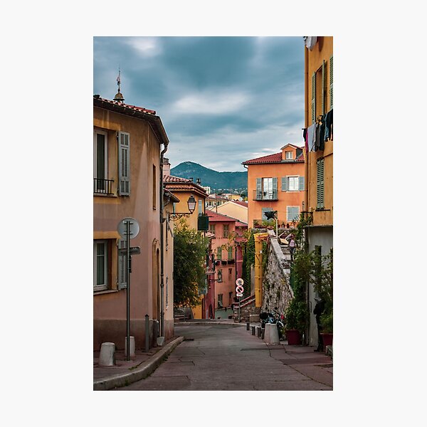Aperçu de l'œuvre Vieux Nice par temps nuageux créée et vendue par aleyna22.