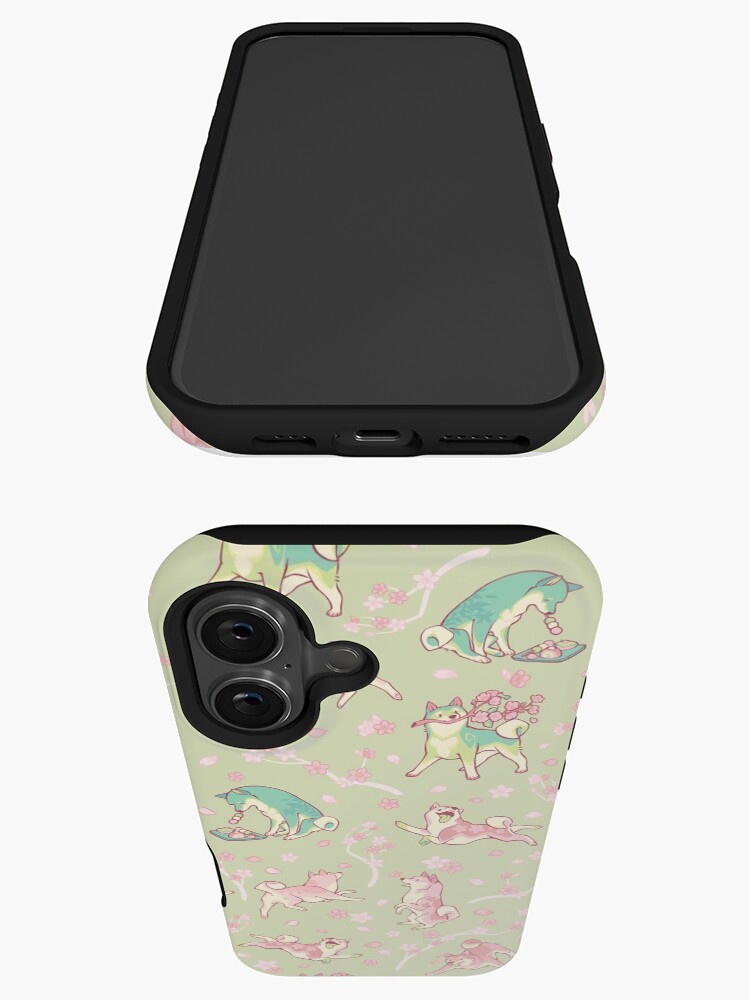 Aperçu 3 sur 4. Coque iPhone avec l'œuvre Shibakura & Matchinu dans le matcha créée et vendue par Colordrilos.