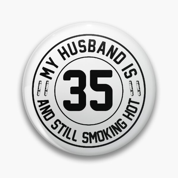 Artikelvorschau, Mein Mann ist 35 und raucht immer noch heiß, wird 35 Geschenk, stolzes Geschenk, 35 Jahre heißer, Ehemann mit 35, 35. Geburtstagsgeschenk entworfen und verkauft von UrbanJupiter1.