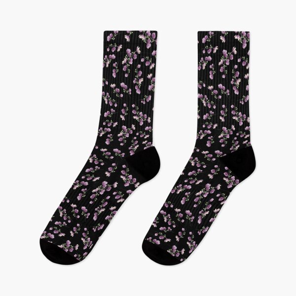 Aperçu de l'œuvre Beau design de fleurs violettes sur fond noir créée et vendue par Jaydee001.