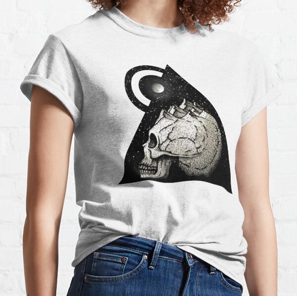 traveler's skull Classic T-Shirt