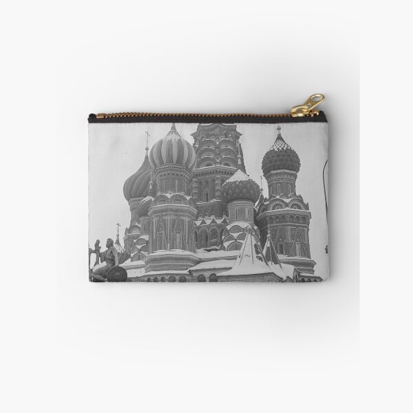 Aperçu de l'œuvre Kremlin enneigé rétro créée et vendue par Cryptodesignz.