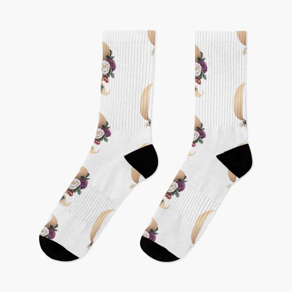 Aperçu de l'œuvre Flowers Letter Q Flowers floral Art Design Happy Life Apparel Essential Motivation Inspiration Joy Mood Tree Mountain Earth créée et vendue par DesignByHeartUK.