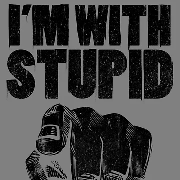 Imagen de la obra I'm With Stupid Pointing Finger At You Funny You're Stupid Gear de DynamicDesign