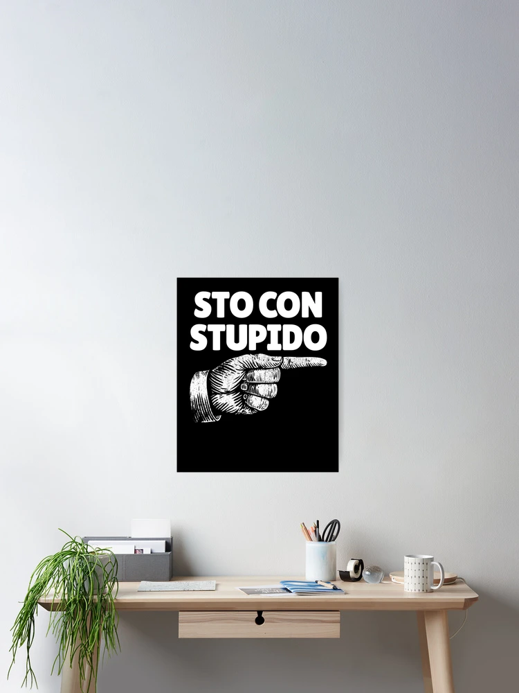 Imagen 2 de 3, Póster con la obra Sto Con Stupido Italian Finger Right Italy I'm With Stupid Gear, diseñada y vendida por DynamicDesign.