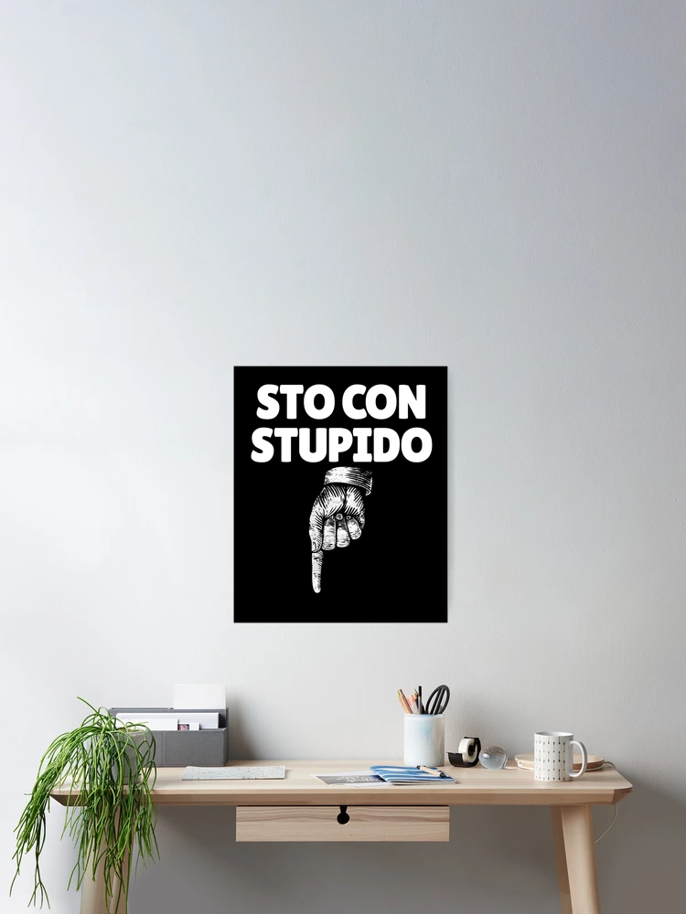 Imagen 2 de 3, Póster con la obra Sto Con Stupido Italian Finger Down Italy I'm With Stupid Gear, diseñada y vendida por DynamicDesign.