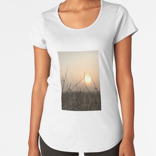 Sunrise in the valley Premium Scoop T-Shirt