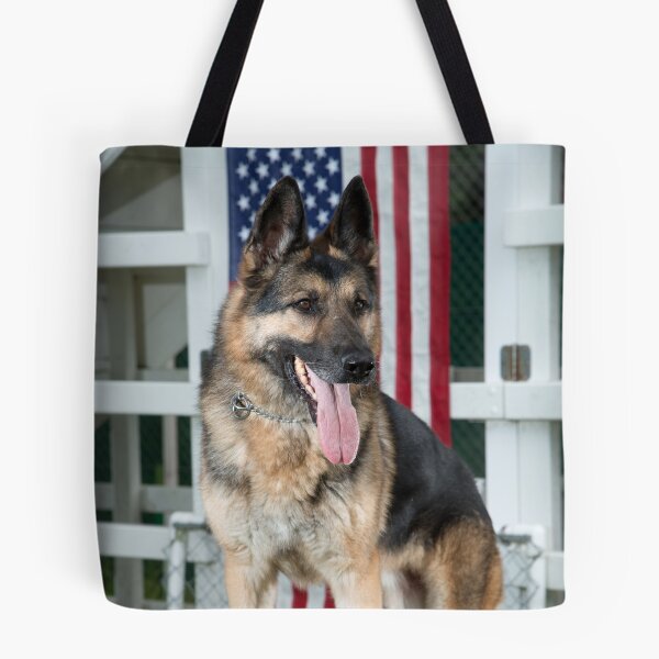 Artikelvorschau, German Shepherd Dog entworfen und verkauft von BravuraMedia.