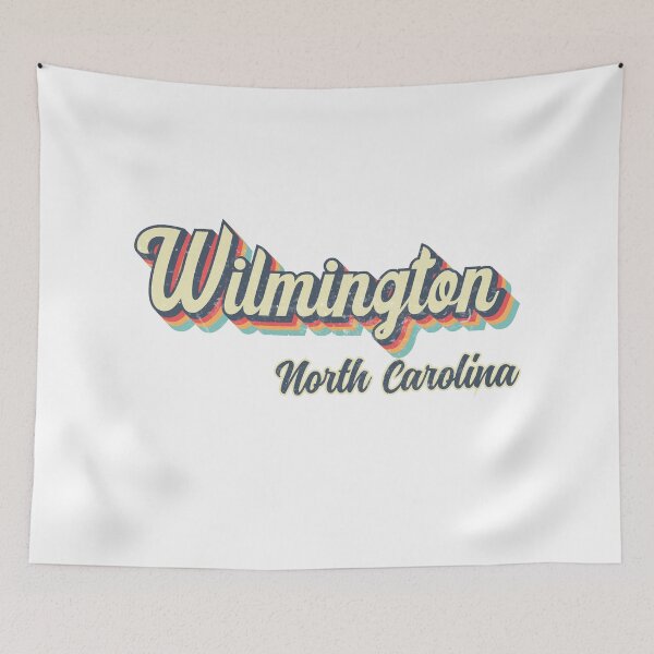 Artikelvorschau, Wilmington Stadt North Carolina Retro Vintage 70er Jahre Regenbogen entworfen und verkauft von Teelogic.