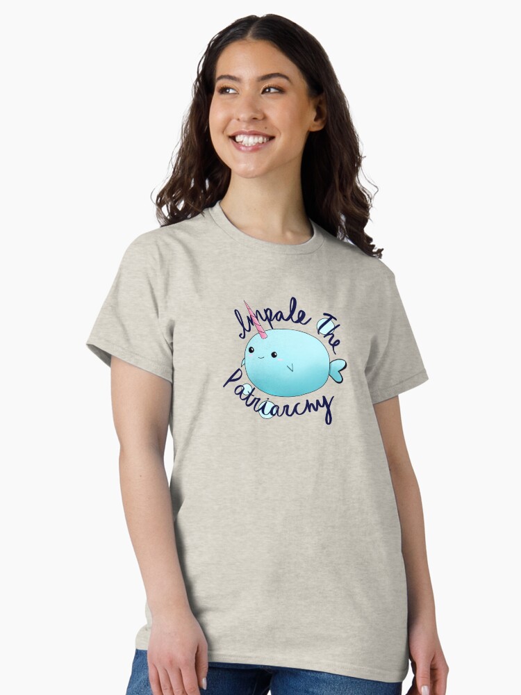 Thumbnail 2 von 7, Classic T-Shirt, Das Patriarchat Narwhal aufspießen designt und verkauft von femcode.