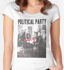 Camiseta entallada de cuello ancho Sombras de partido político y copas rojas