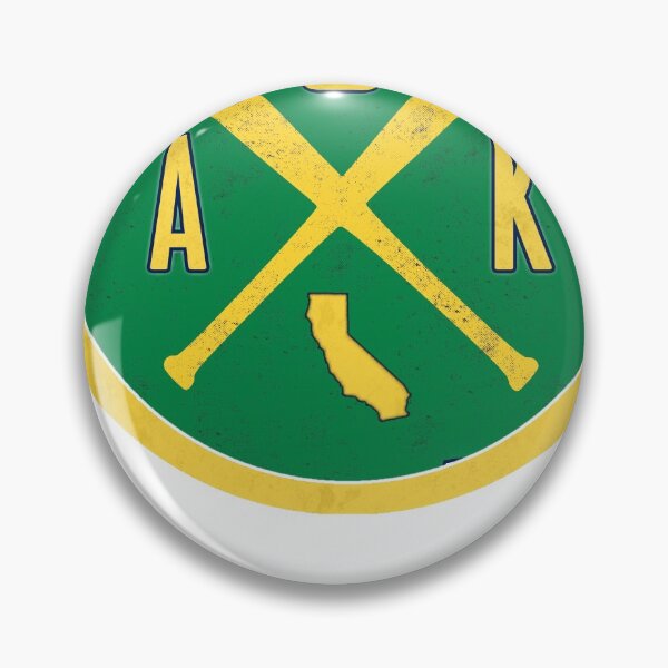 Artikelvorschau, OAKLAND VINTAGE BASEBALL CROSS BATS HEMD UND AUFKLEBER entworfen und verkauft von Brainrunners.
