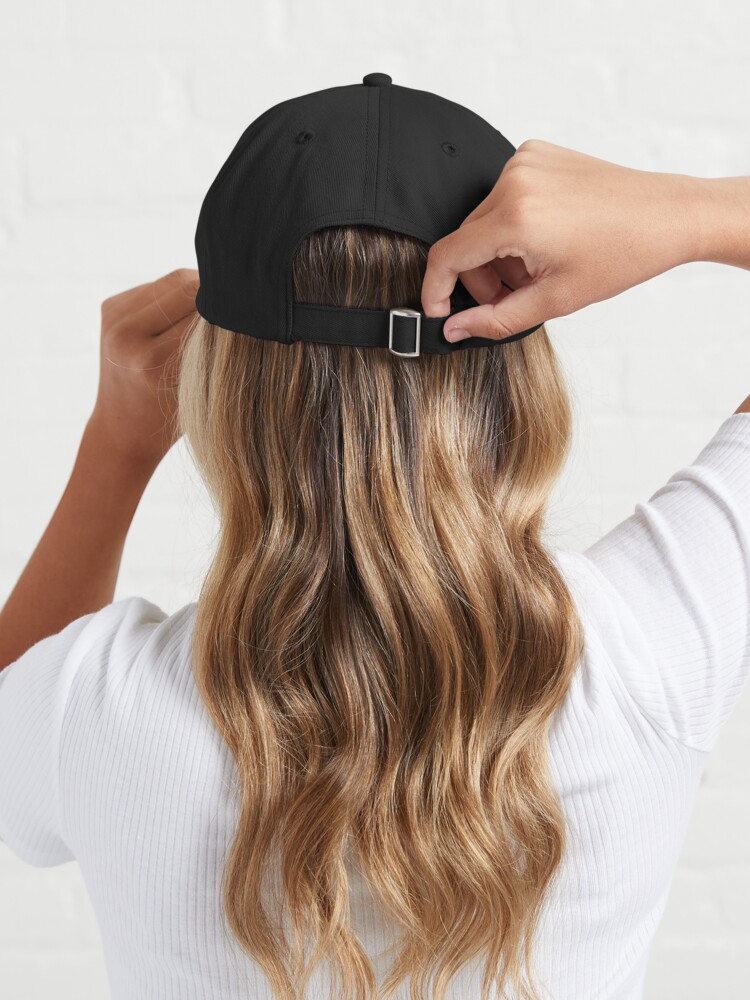 Aperçu 5 sur 7. Casquette avec l'œuvre Campanules des Murailles créée et vendue par ChemineHerisson.