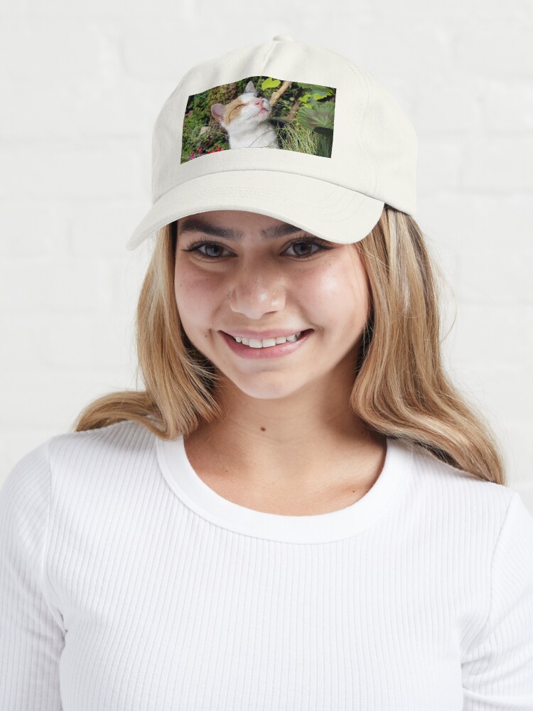 Alternative Ansicht von Glückskatze im Garten Cap
