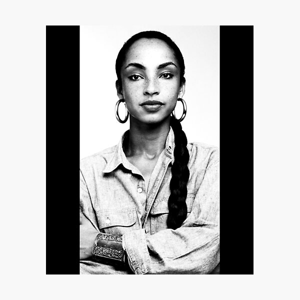 Vista previa del artículo con la obra «Sade, retrato en blanco y negro clásico», diseñado y vendido por RetroPopShoppe.