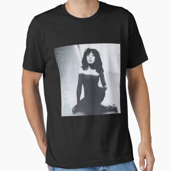 Vista previa del artículo con la obra «Minako Yoshida Monocromo Clásico», diseñado y vendido por TFSUSA.