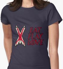 Essen, Flay, Liebe Tailliertes T-Shirt für Frauen