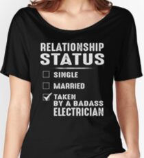 Beziehungsstatus genommen von einem Badass Elektriker Loose Fit T-Shirt