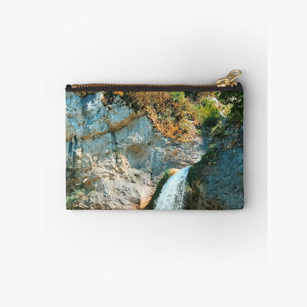 Aperçu de l'œuvre Cascades au milieu des montagnes Rocheuses créée et vendue par pandovisky.