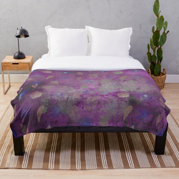 Artikelvorschau, Blaue Blumen auf violettem Hintergrund entworfen und verkauft von ColorsandShapes.