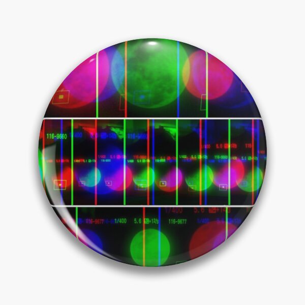 Artikelvorschau, 3D futuristisches rotes, blaues und grünes Retro-Mond-Design entworfen und verkauft von OutofFocusShop.