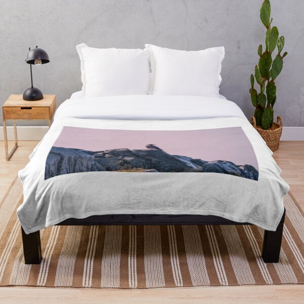 coastal crow Throw Blanket