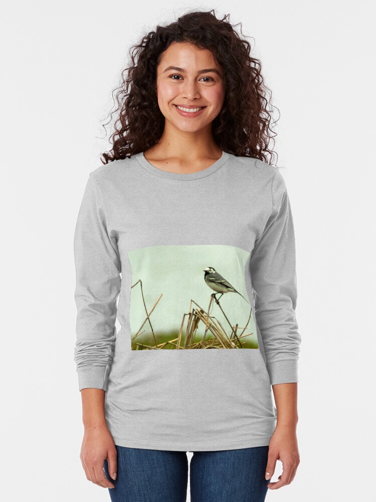 Alternate view of Pied Wagtail looking out... Long Sleeve T-Shirt