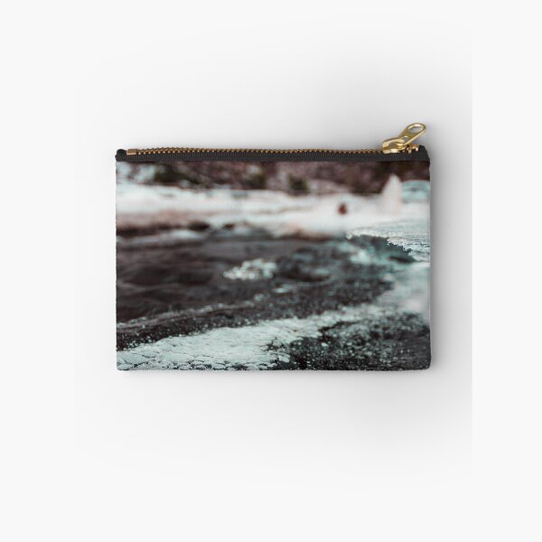 Aperçu de l'œuvre Shallow Focus Photo de sol gris créée et vendue par pandovisky.