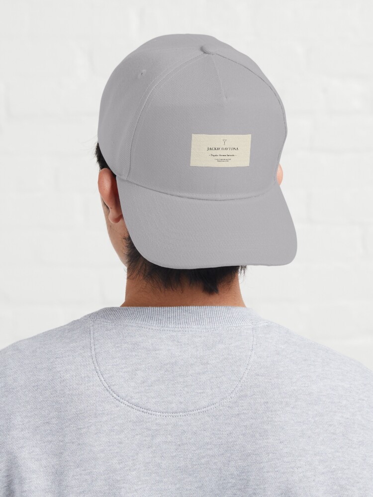 Aperçu 4 sur 7. Casquette avec l'œuvre Jackie Daytona : barman ordinaire créée et vendue par katewins.