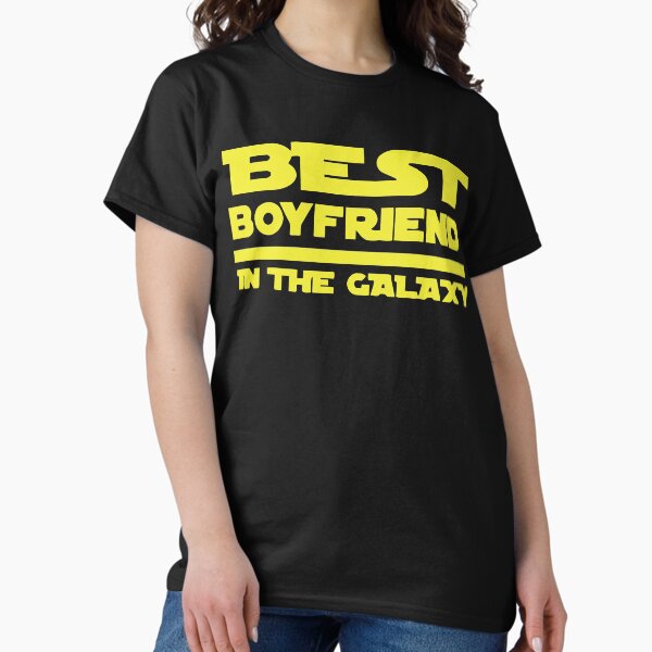Vista previa del artículo con la obra «Mejor novio en la galaxia», diseñado y vendido por seriesclothing.