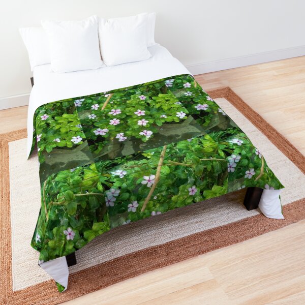 FLOWERS WITH GREEN LEAVES Comforter