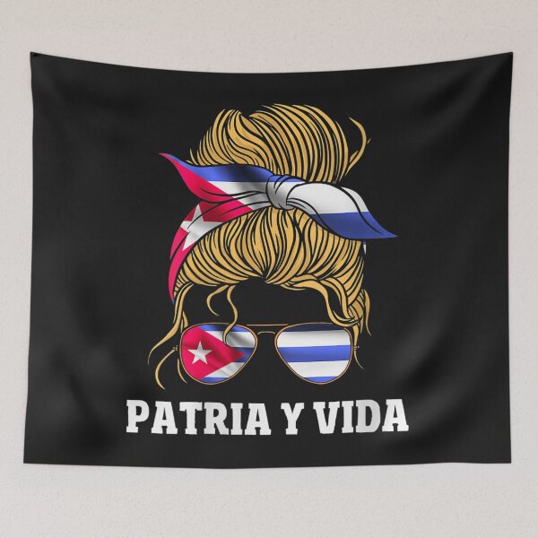Artikelvorschau, Womens Patria Y Vida T Shirt Women Mujer Messy Hair Free Cuba flag T-Shirt entworfen und verkauft von Klaus-Gilbert.