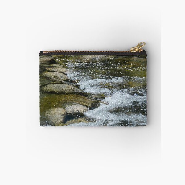 Aperçu de l'œuvre Chutes d'eau avec des rochers et de la mousse créée et vendue par pandovisky.