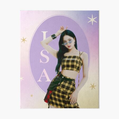 Vista previa del artículo con la obra «isa de stayc ୨୧», diseñado y vendido por shirasticker.