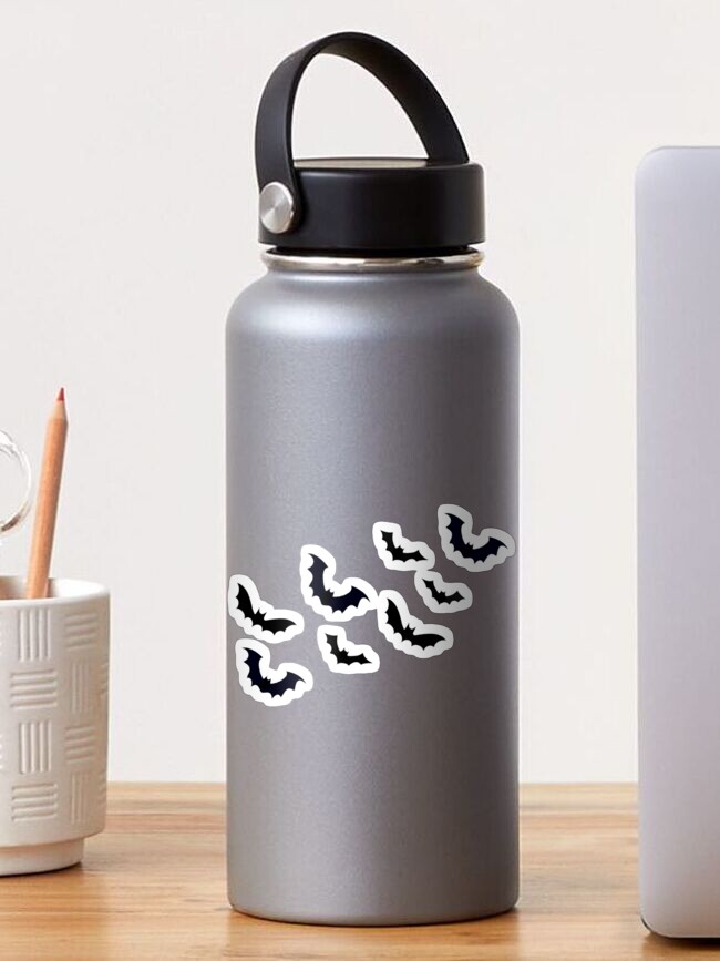 Aperçu 1 sur 3. Sticker avec l'œuvre chauves-souris chauves-souris créée et vendue par tatiananori.