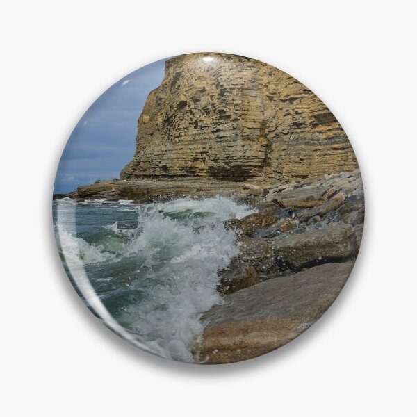 Aperçu de l'œuvre Les vagues se brisent sur les rochers à Southerndown créée et vendue par VnGphoto.