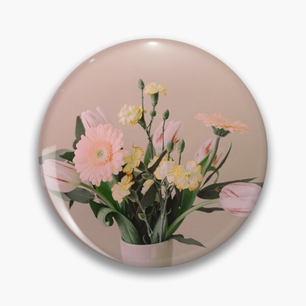 Artikelvorschau, Blumenvase in gedämpften Tönen entworfen und verkauft von leadwithart.