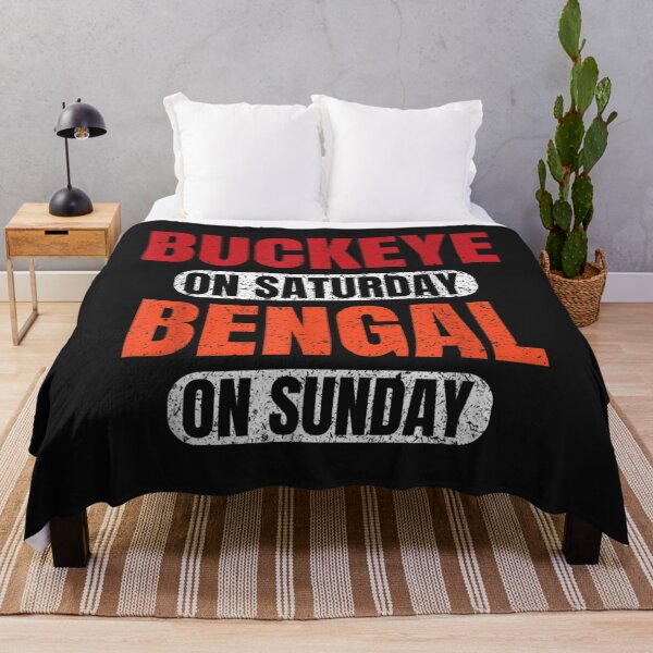 Artikelvorschau, Buckeyee on Saturday Bengal on Sunday Tee Cincinnati Vintage T-Shirt entworfen und verkauft von Klaus-Gilbert.