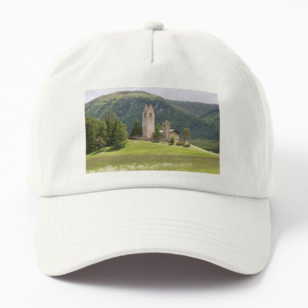 San Gian Kirche mit seinem ruinierten Glockenturm Dad Hat