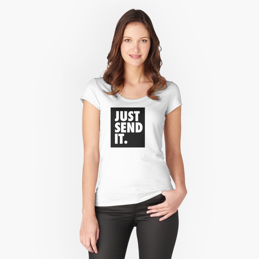 Aperçu de l'œuvre T-shirt échancré créée et vendue par SolitaryDaze.