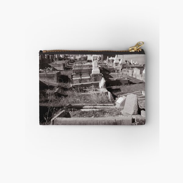 Aperçu de l'œuvre Gritty City 7 - Neglect créée et vendue par Sara Lamond.