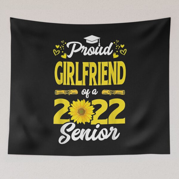 Artikelvorschau, Class Of 2022 Proud Girlfriend Of A 2022 Senior Sunflower T-Shirt entworfen und verkauft von Francois-Lemann.