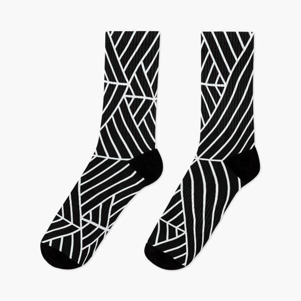 Artikelvorschau, Black and White Triangle Symmetry Pattern entworfen und verkauft von bubblyshades.