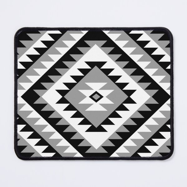 Vista previa del artículo con la obra «Aztec Motif Diamond Negro Blanco Gris», diseñado y vendido por NataliePaskell.