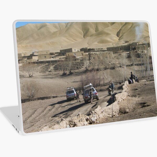 child and soldiers Laptop Skin