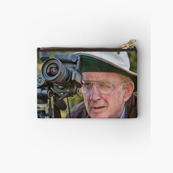 Artikelvorschau, One Eyed Canon Man entworfen und verkauft von smylie.